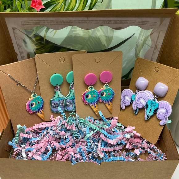 Pastel Goth Jewelry Gift Set with Painted Box - Gothic Kawaii Jewelry Gift Set - Picture 9 of 13